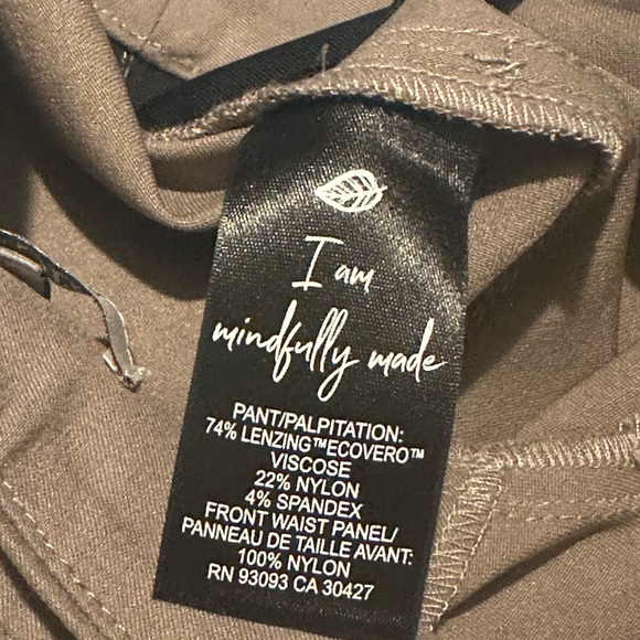 NEW NIC+ZOE WONDERSTRETCH POCKET STRAIGHT LEG PANT Color
MUSHROOM - Picture 16 of 17